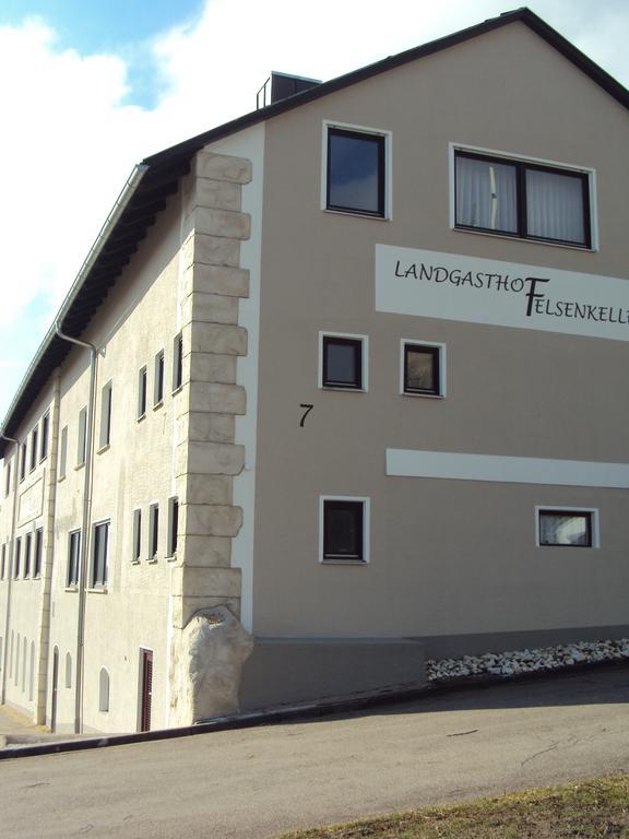 Landgasthof Felsenkeller Дінкельсбюль Екстер'єр фото